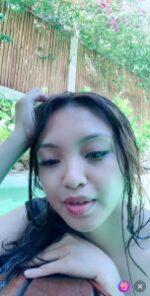 Kak Juli lagi renang