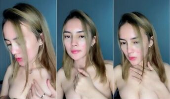 Kakak Adine Cantik Remas Buah Dada