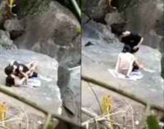 Ngintip Pasangan Muda Mudi Mesum Di Pinggir Sungai